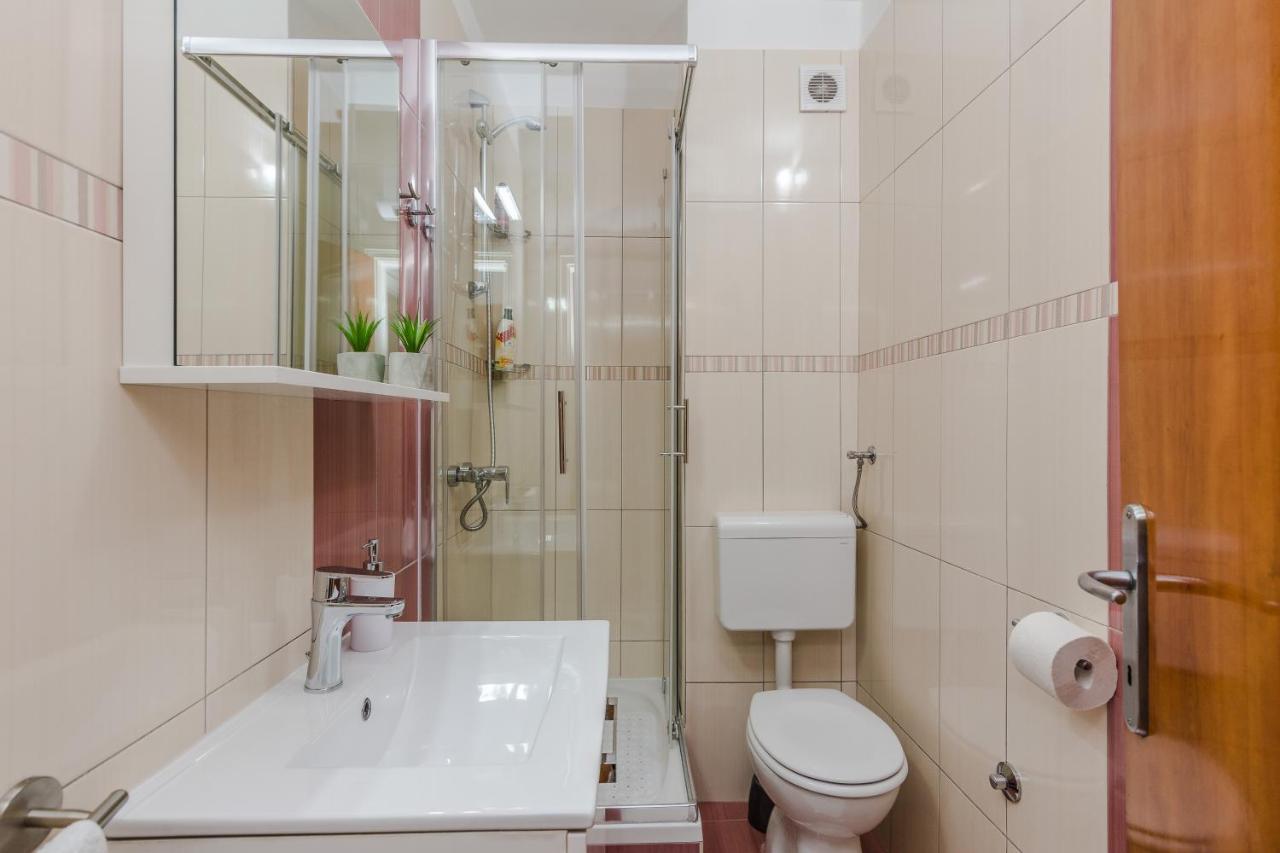 Neva Room With Private Bathroom Zadar Buitenkant foto