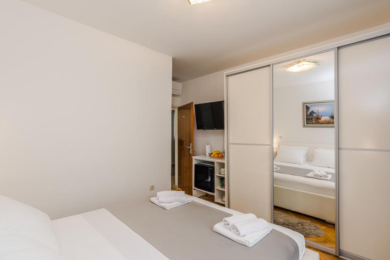 Neva Room With Private Bathroom Zadar Buitenkant foto