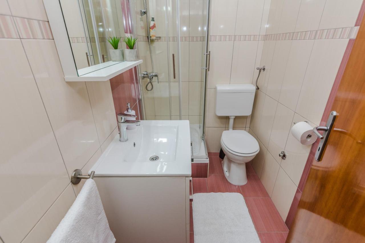 Neva Room With Private Bathroom Zadar Buitenkant foto